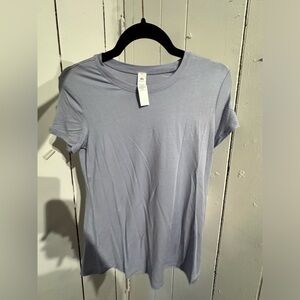 ALO Yoga NWT all day short sleeve Soft Lavender Tee